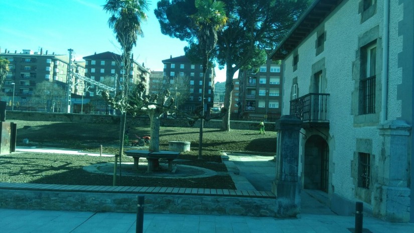 Un posible incumplimiento de contrato acecha a las obras de urbanización del parque de Zubiko Etxea