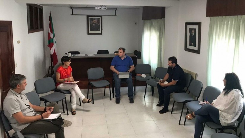 Cargos políticos de EAJ-PNV, de la comarca de Aiara, se reúnen para valorar la situación derivada de los despidos anunciados por parte de TUBACEX y buscar soluciones