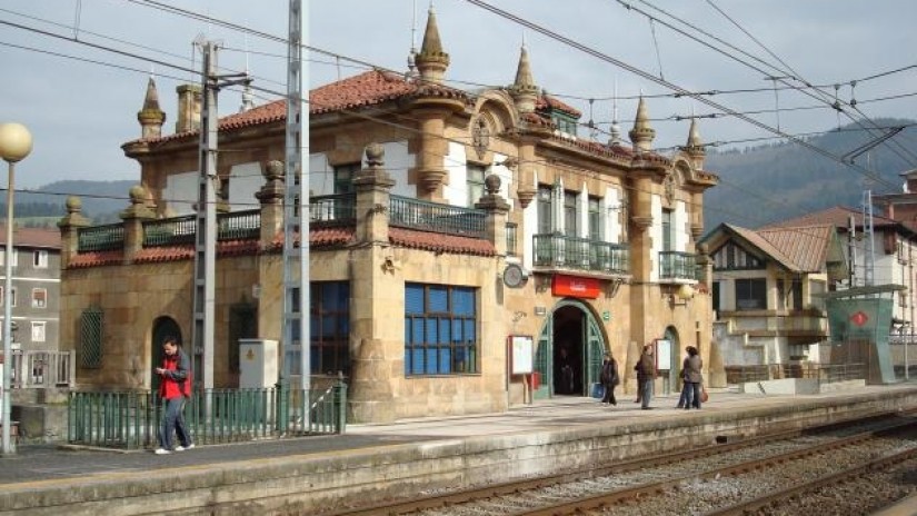 Aiarako eta inguruko alkateek bilera eskatu dute RENFEko iparraldeko arduradunarekin