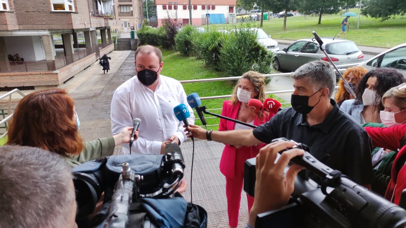 El alcalde Añibarro visita, junto con la Consejera de Salud, el emplazamiento donde se construirá el nuevo Centro de Salud de Laudio